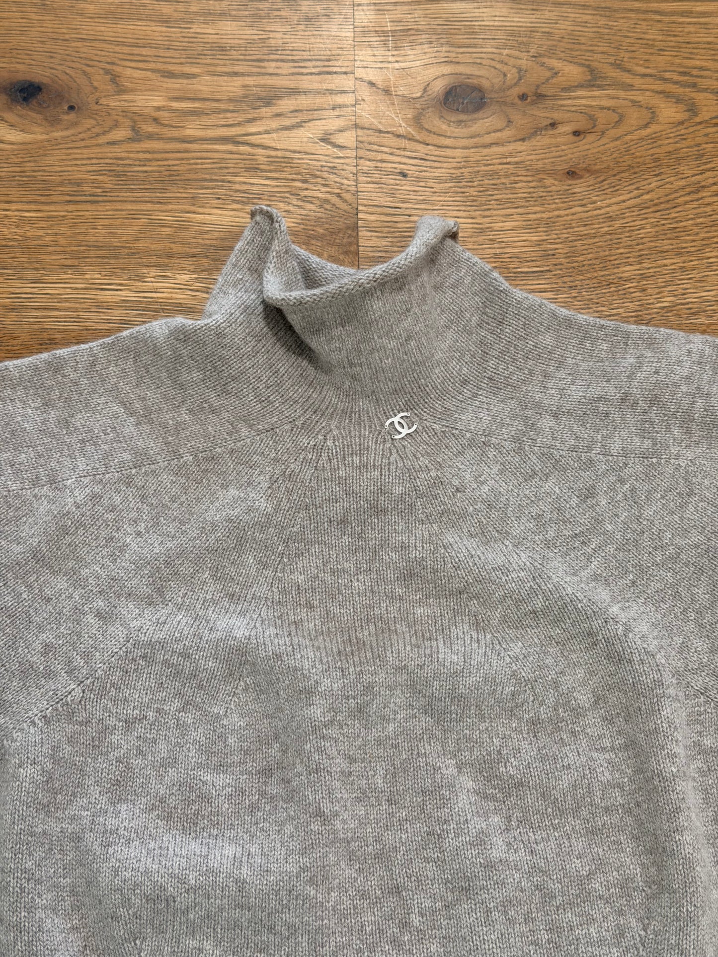 Chanel Beige CC logo Top Fr 38