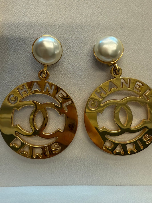 Chanel Hoop "CHANEL PARIS" with Gripoax Pearl Clip On Earrings