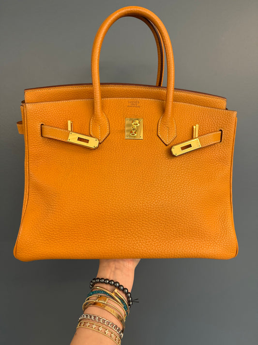 Hermès Birkin 35 handbag made of Fjord leather with gold hardware.