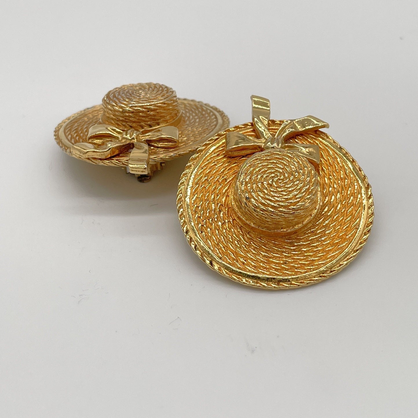 Chanel Vintage Gold Toned Straw Hat Clip On Earrings Golden Metal