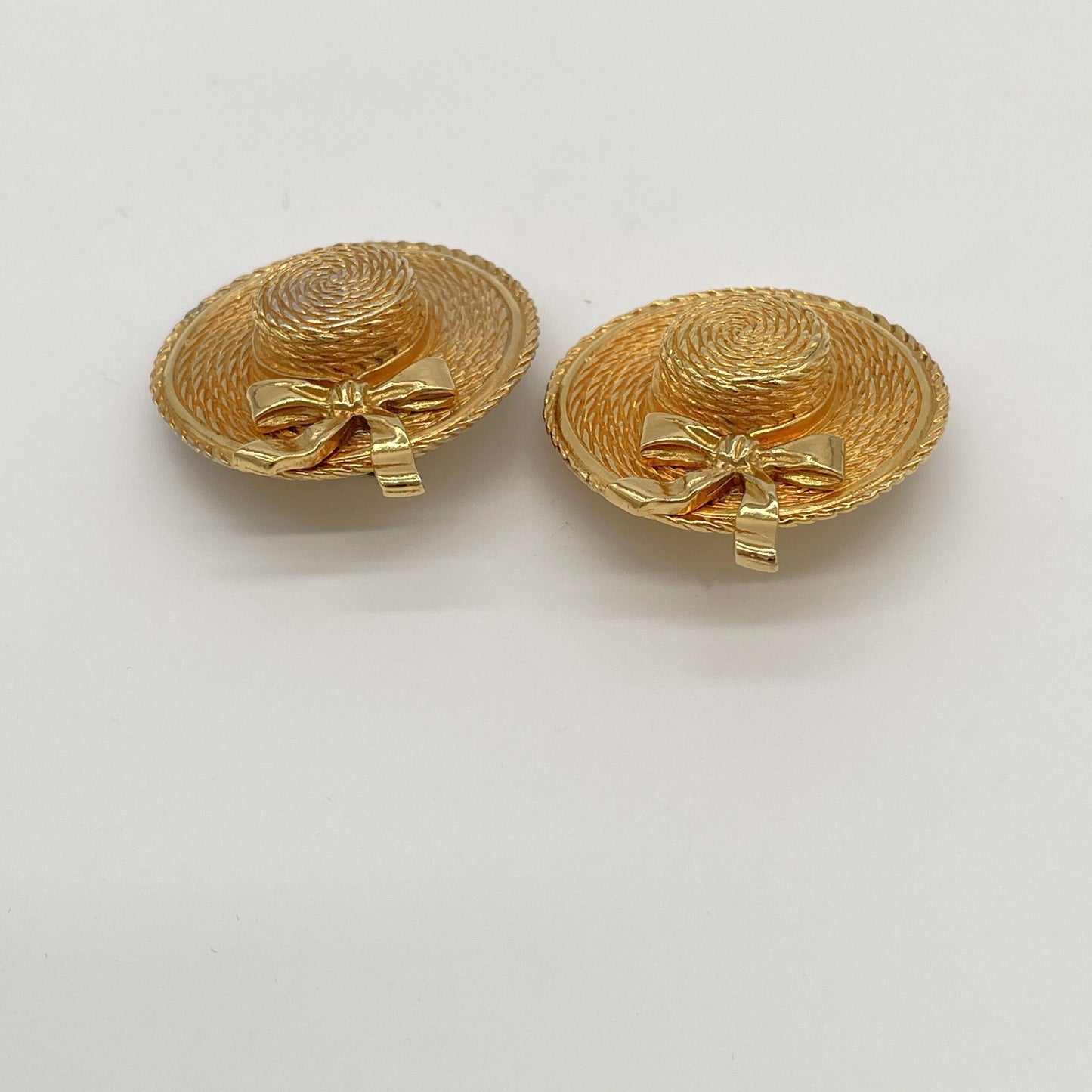 Chanel Vintage Gold Toned Straw Hat Clip On Earrings Golden Metal