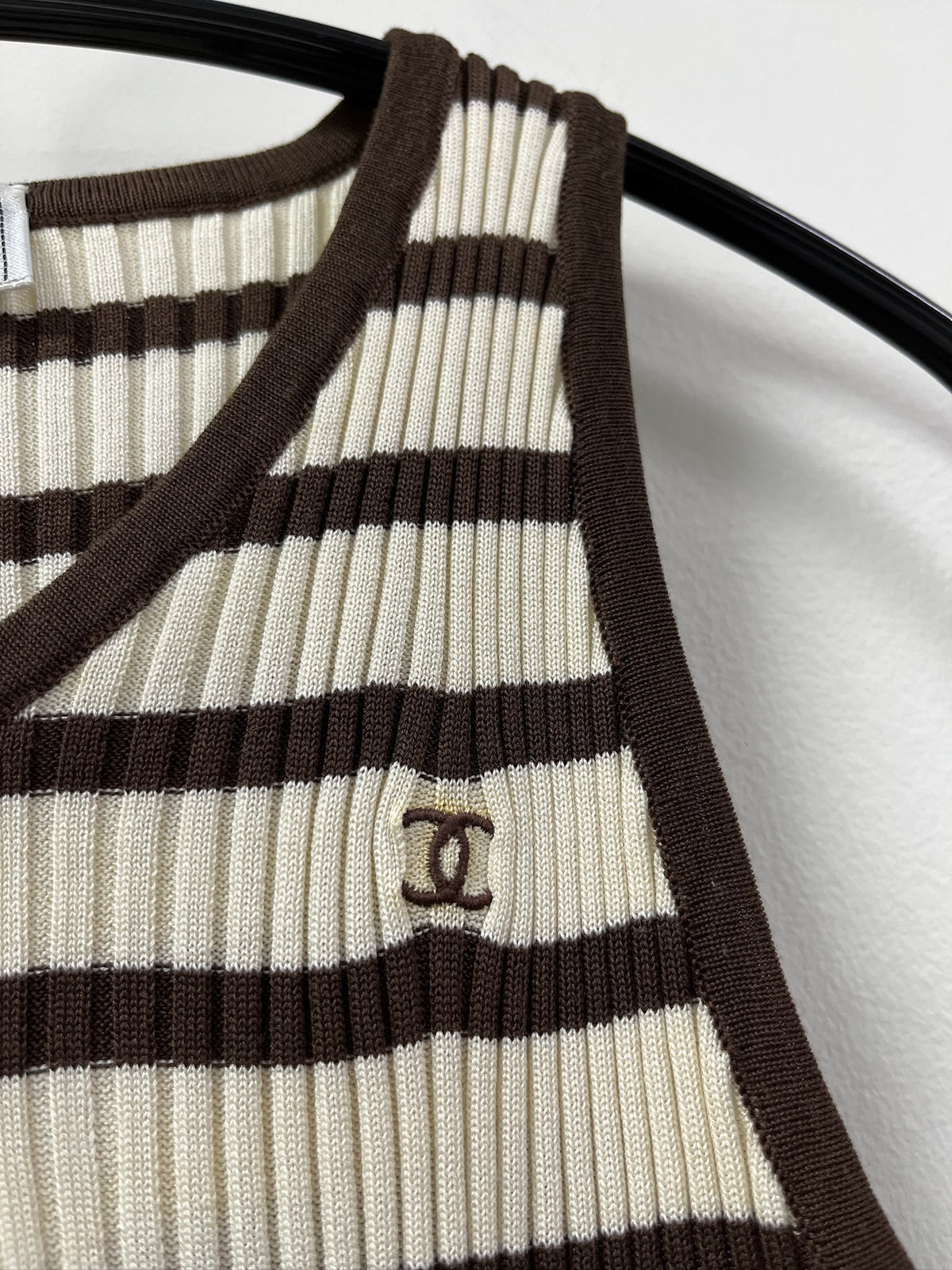 Chanel CC embroidered Logo tank top in Beige and Brown fr40